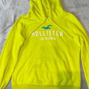 2/20 💥SALE💥Green Hollister Sweater